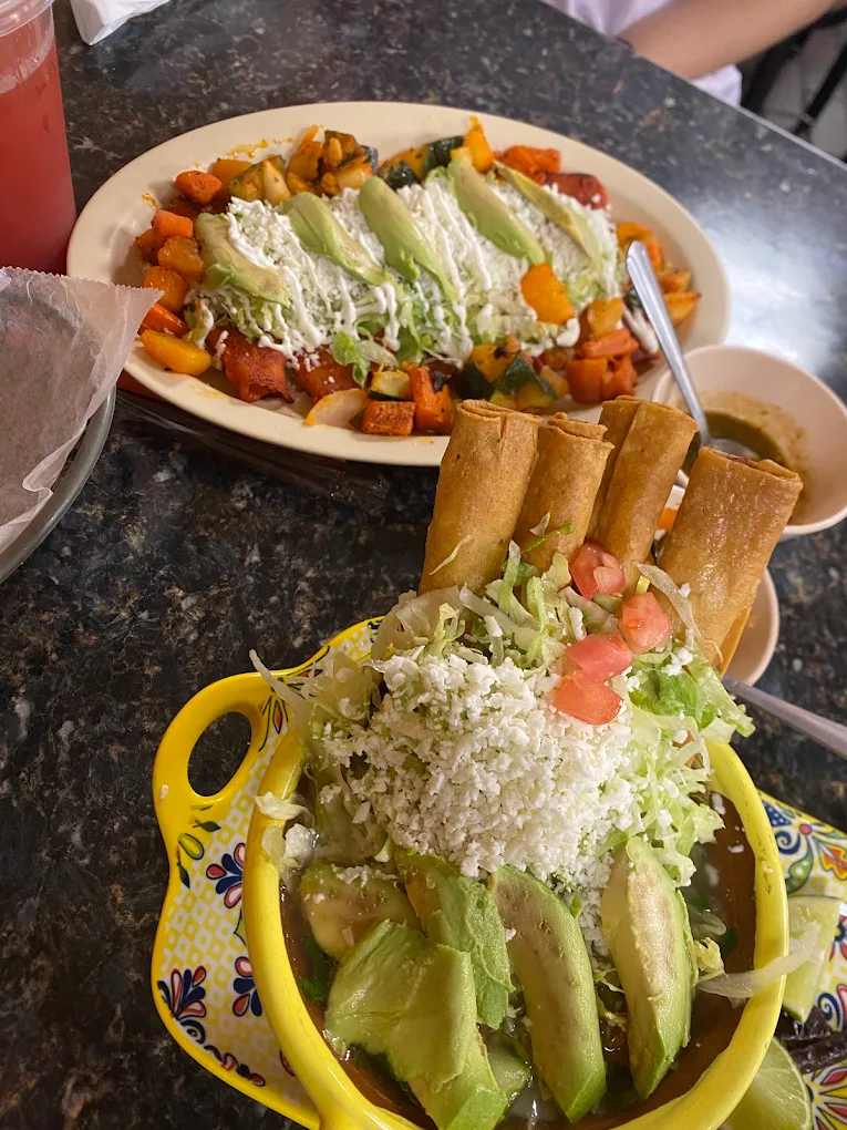 Flautas with avocado, lettuce and cheese
